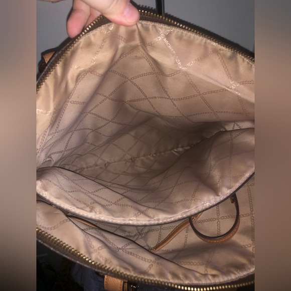 Michael Kors Karla Large Signature Tote - Picture 15 of 15